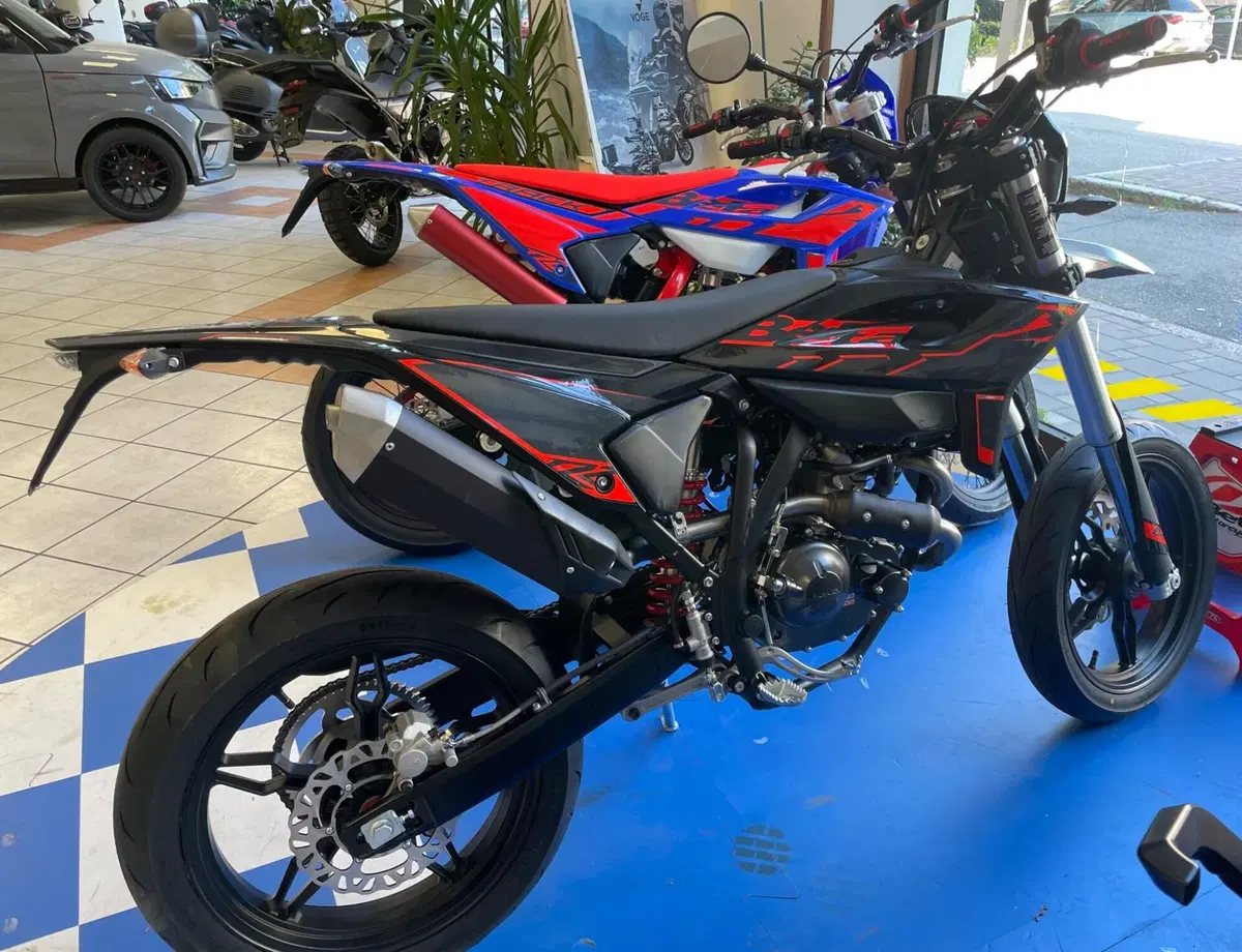 Betamotor RR 125 4T Motard T (2025 - 26) (3)