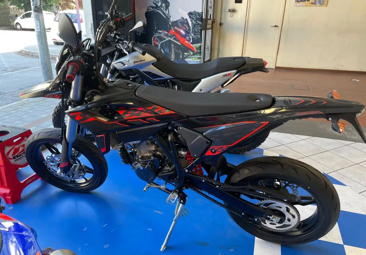 Betamotor RR 125 4T Motard T (2025 - 26) (4)