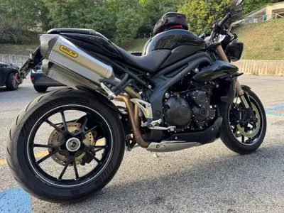Triumph Speed Triple 1050 R ABS (2011 - 15) usata