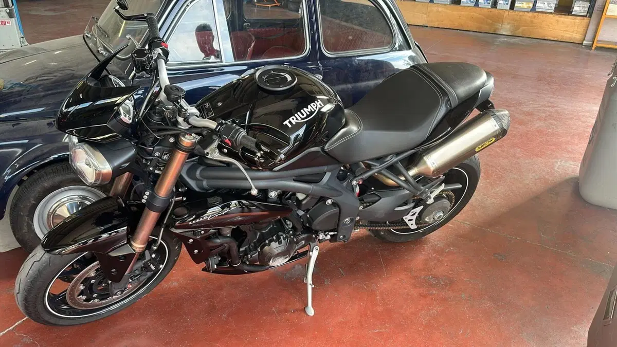 Triumph Speed Triple 1050 R ABS (2011 - 15) (5)
