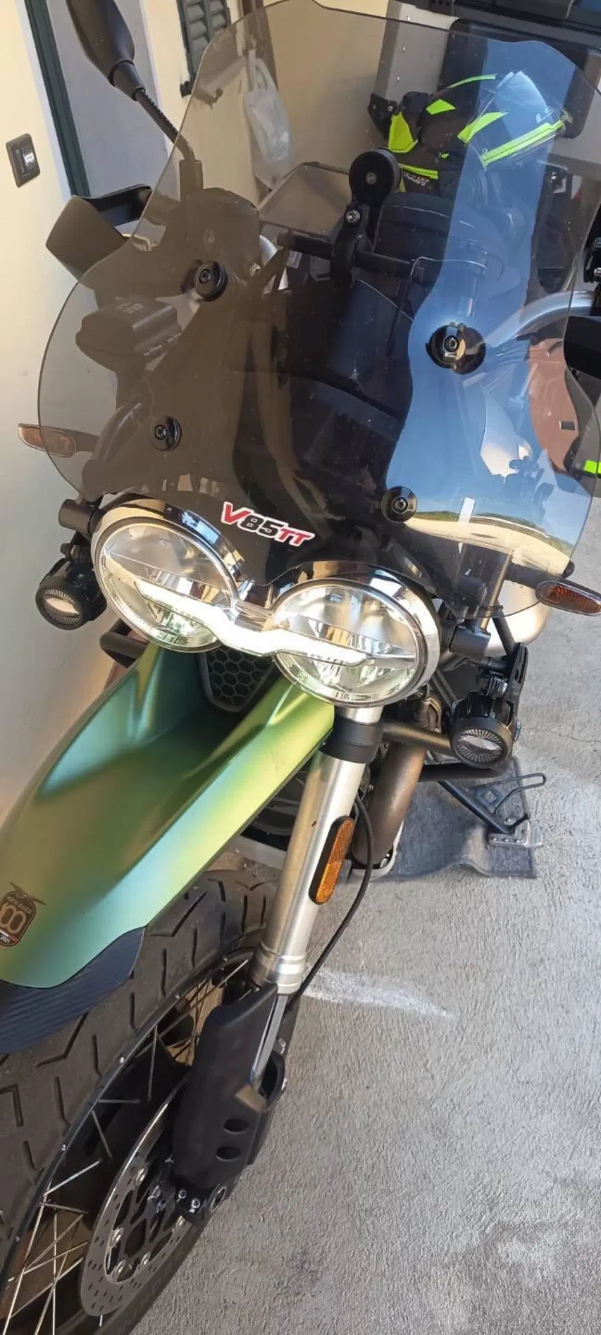 Moto Guzzi V85 TT Centenario (2021 - 22) (5)