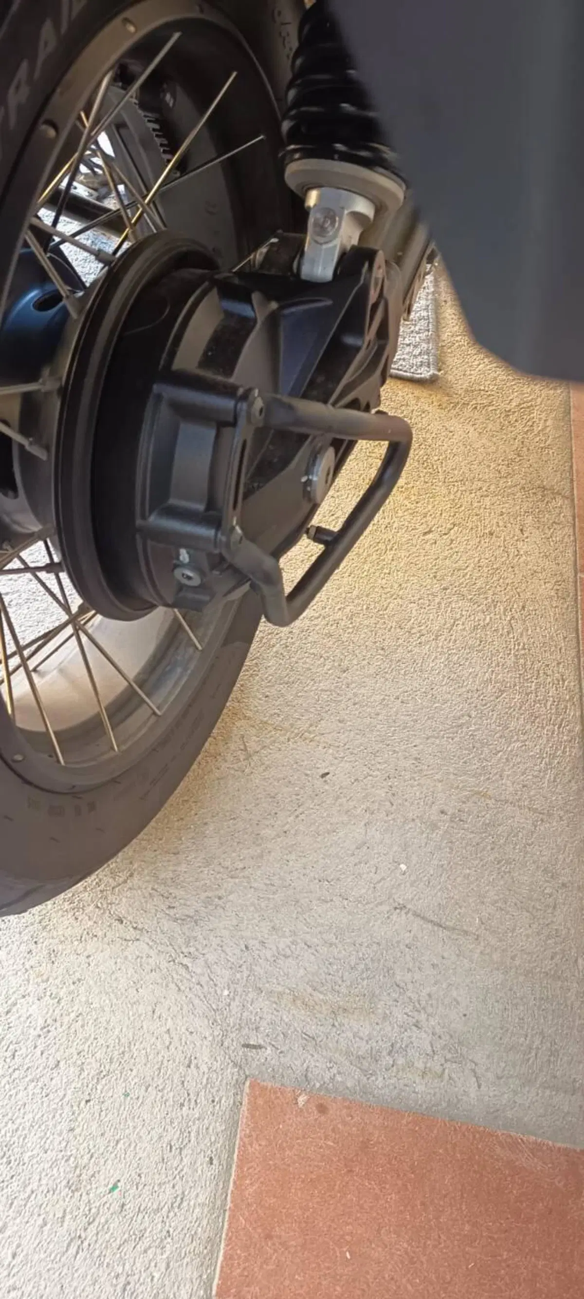 Moto Guzzi V85 TT Centenario (2021 - 22) (6)
