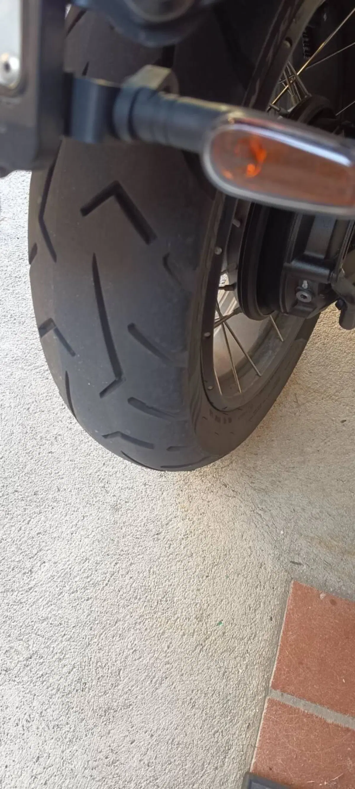 Moto Guzzi V85 TT Centenario (2021 - 22) (7)