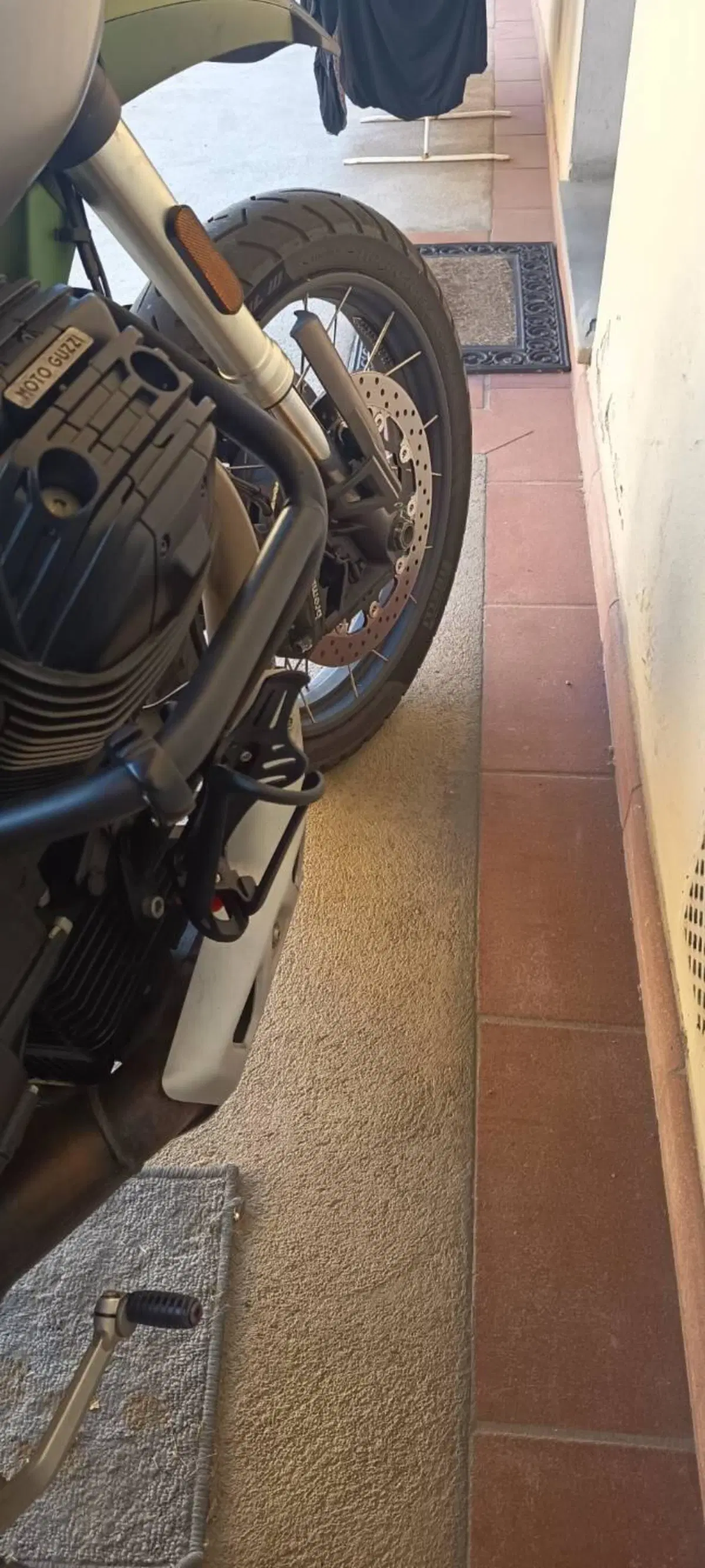 Moto Guzzi V85 TT Centenario (2021 - 22) (8)