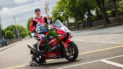 Tourist Trophy: Dean Harrison vince la Superbike! Dunlop terzo