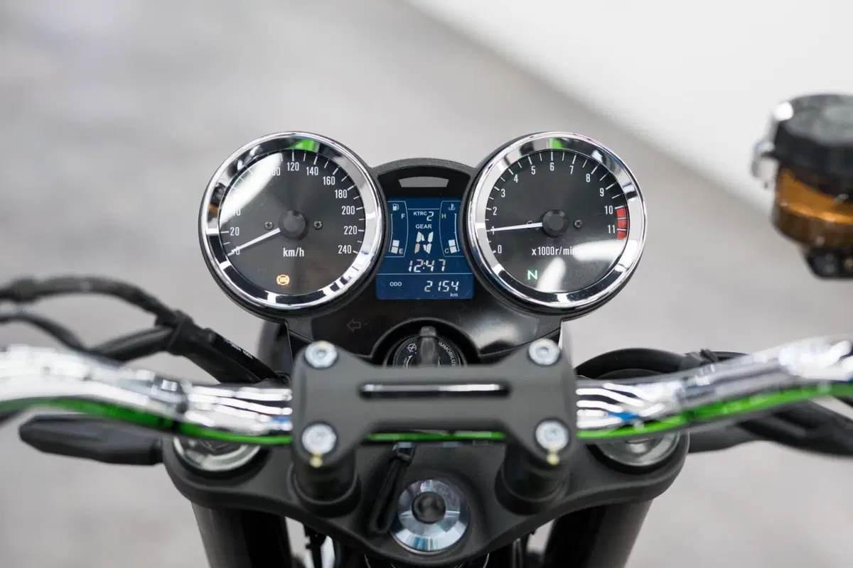 Kawasaki Z 900 RS (2022 - 25) (9)
