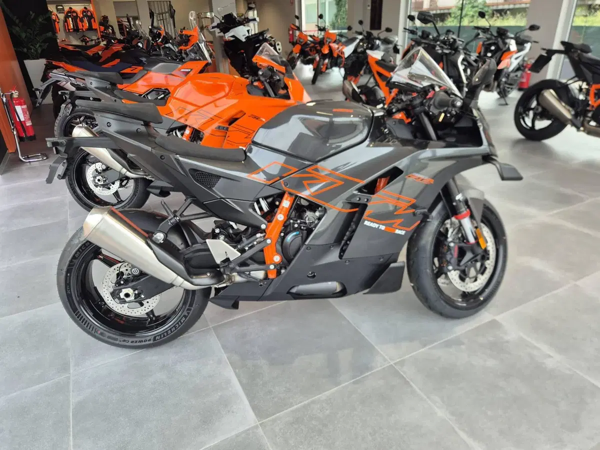 KTM 990 RC R (2026) (2)