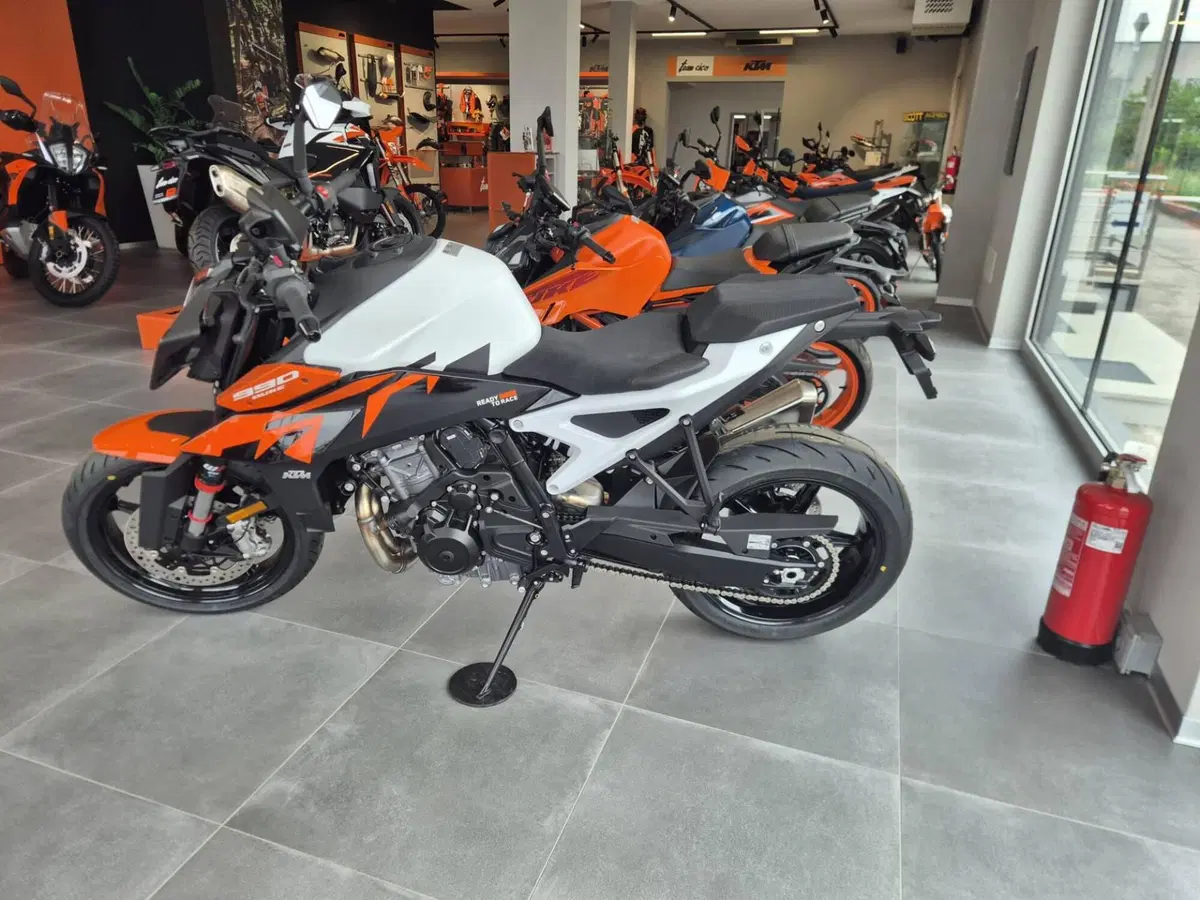 KTM 990 Duke (2024 - 26) (2)