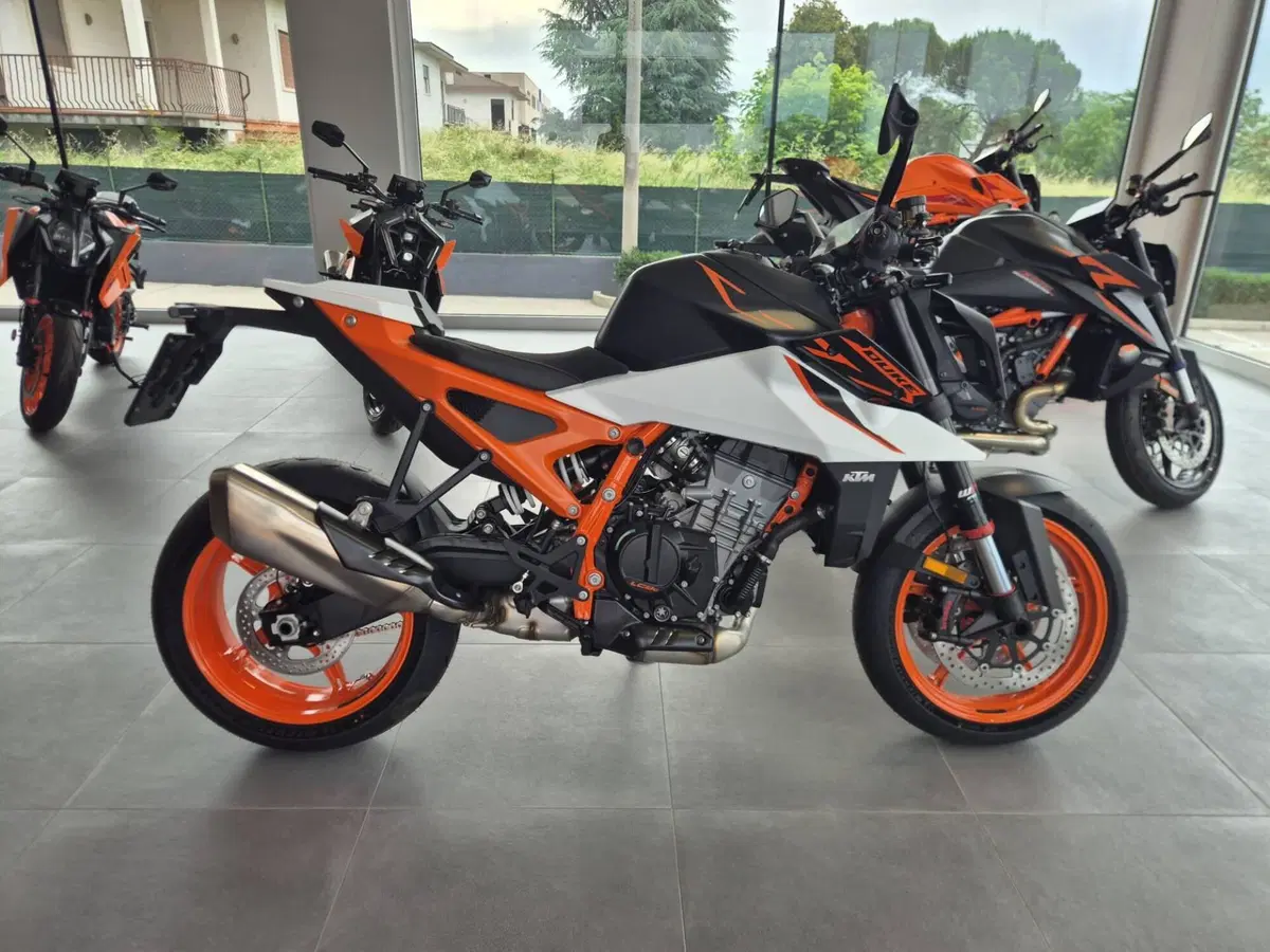 KTM 990 Duke R (2026) (2)