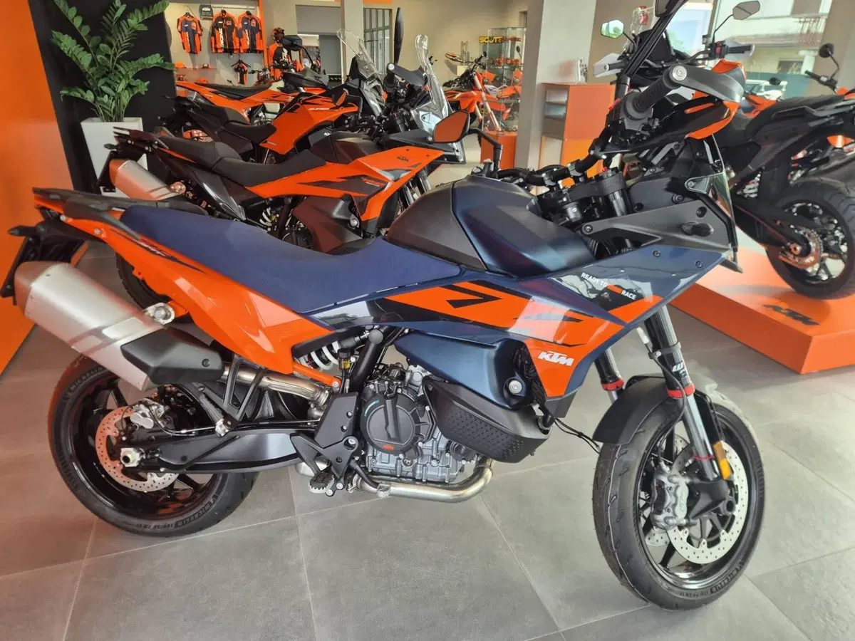 KTM 890 SMT (2026) (2)