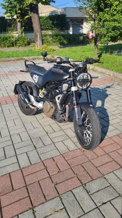 Husqvarna Svartpilen 401 (2021 - 23) usata