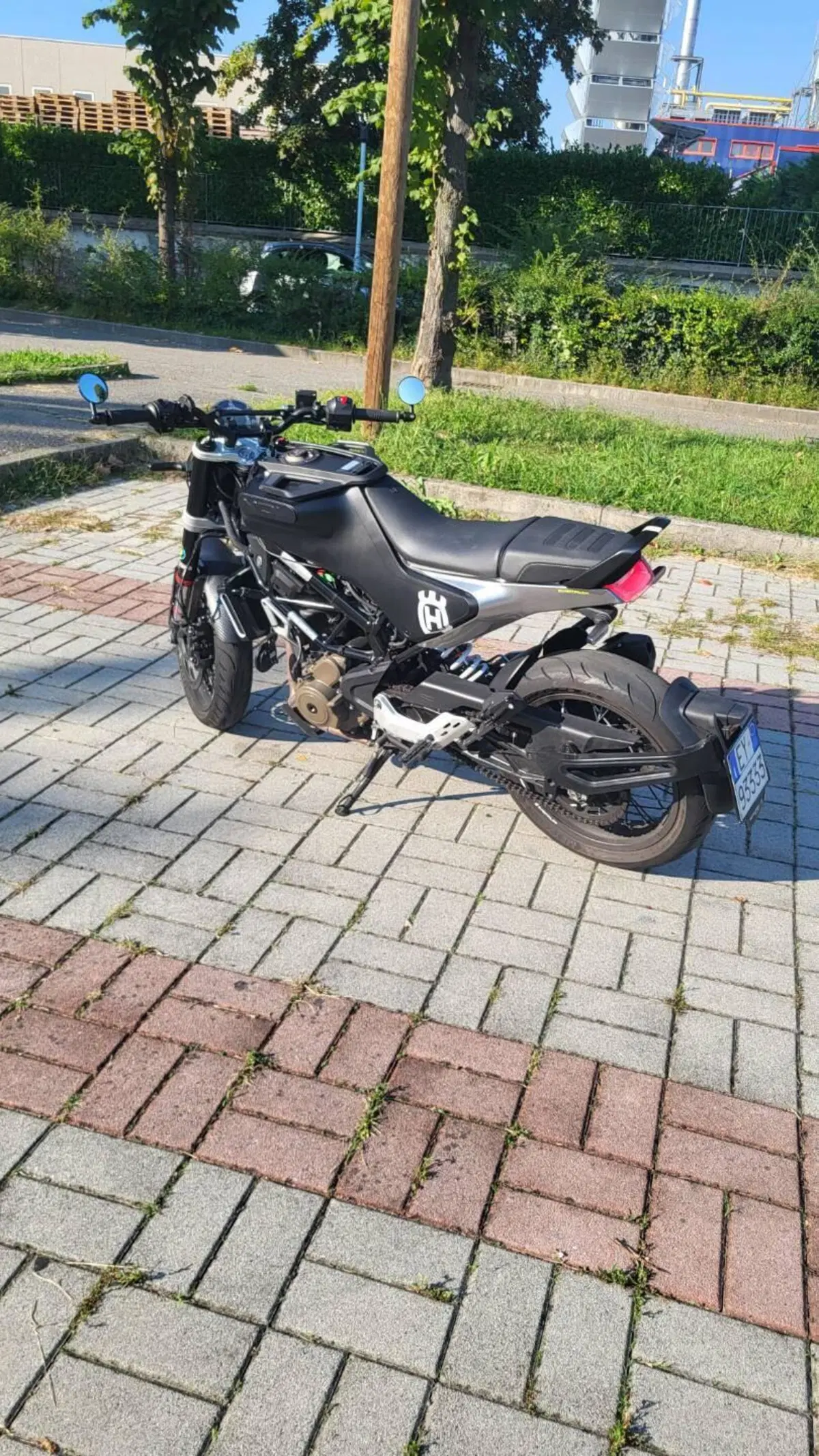 Husqvarna Svartpilen 401 (2021 - 23) (5)