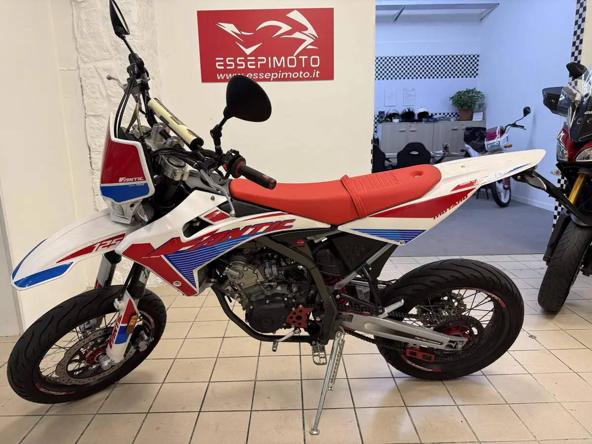 Fantic Motor Motard 125 Performance 4t (2020) (2)