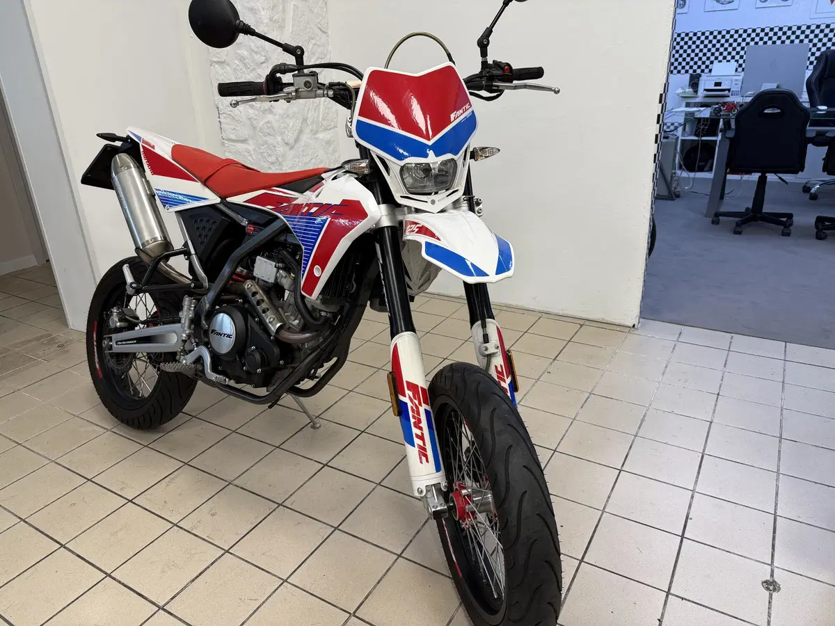 Fantic Motor Motard 125 Performance 4t (2020) (3)