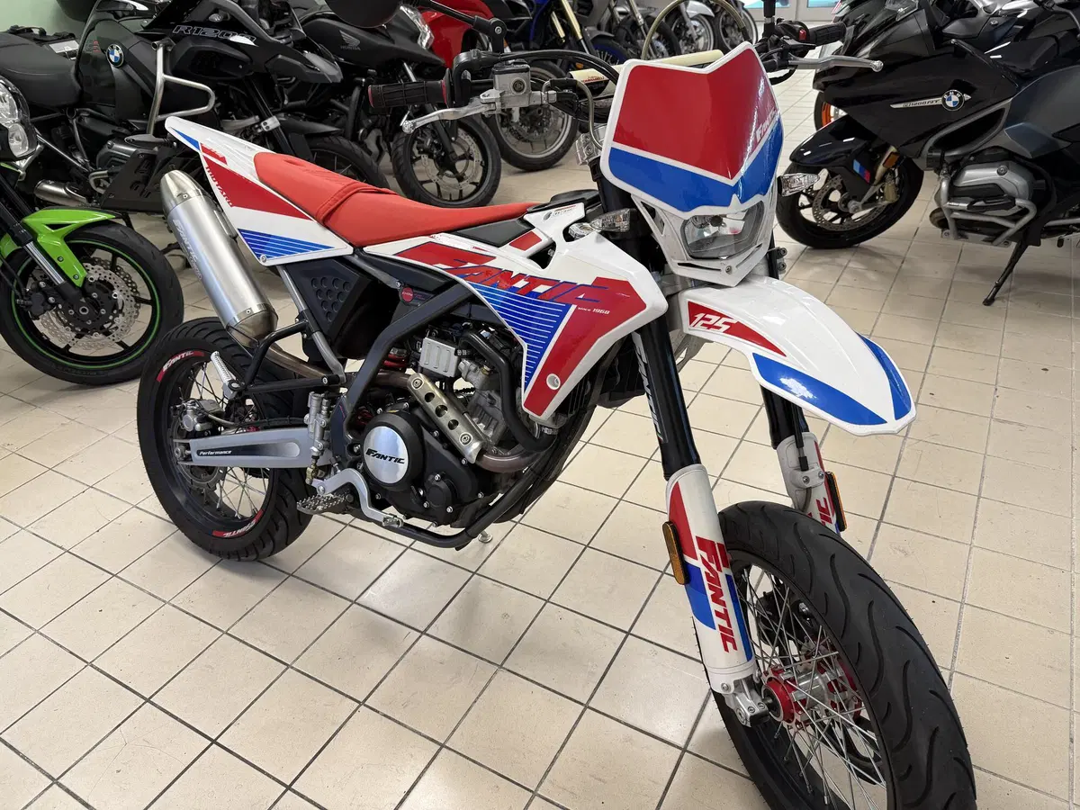 Fantic Motor Motard 125 Performance 4t (2020) (4)