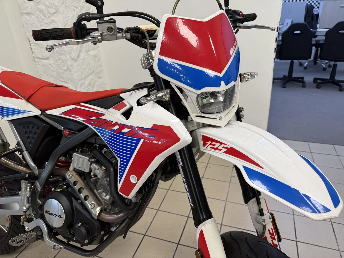 Fantic Motor Motard 125 Performance 4t (2020) (5)