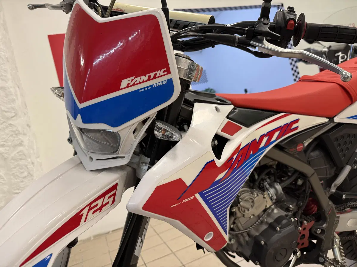 Fantic Motor Motard 125 Performance 4t (2020) (6)