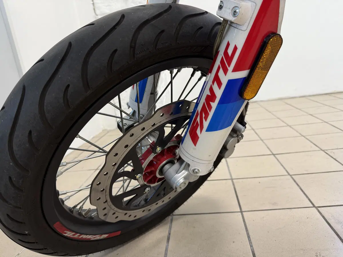 Fantic Motor Motard 125 Performance 4t (2020) (7)