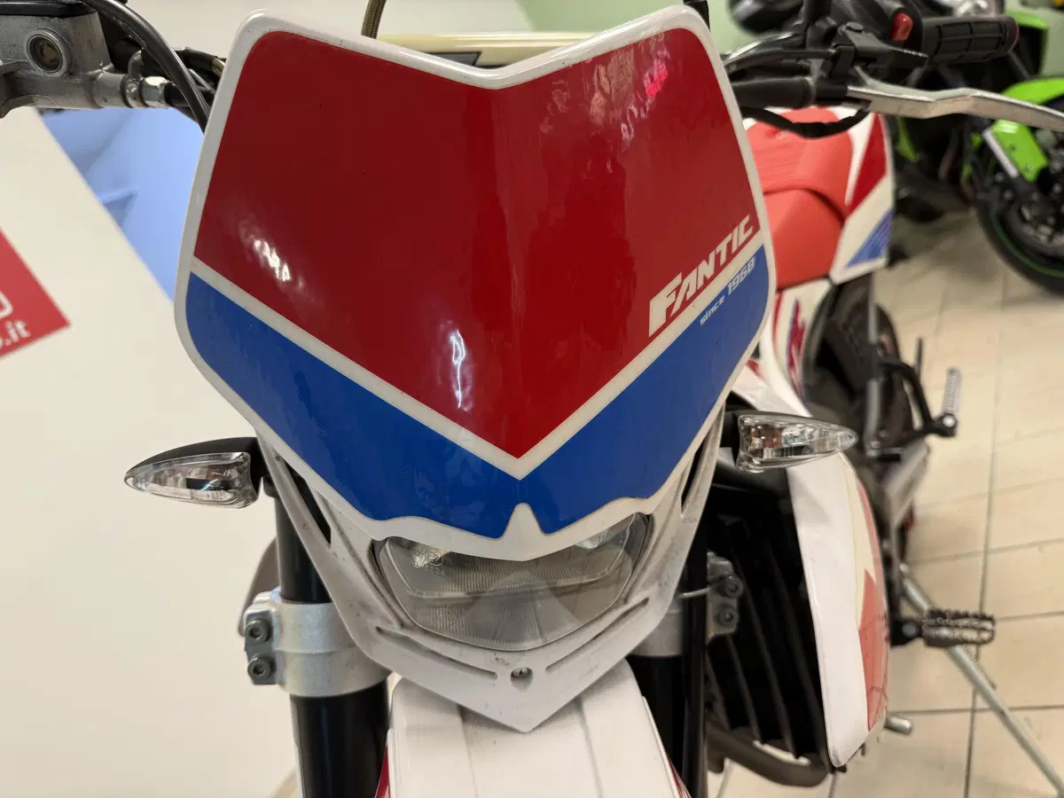 Fantic Motor Motard 125 Performance 4t (2020) (8)