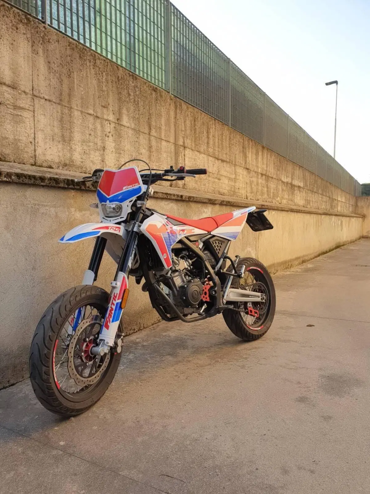 Fantic Motor Motard 125 Performance 4t (2020) (2)