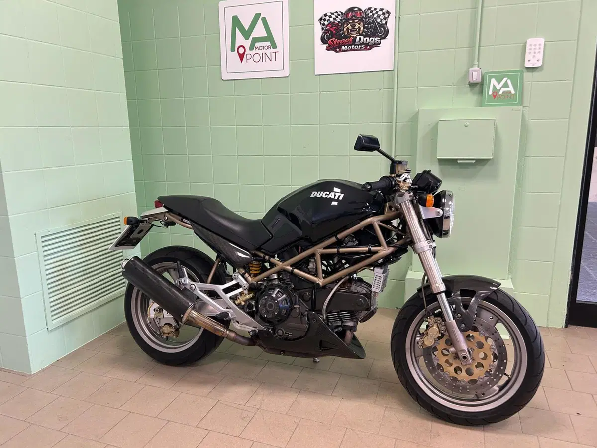 Ducati Monster 900 (1997 - 98)
