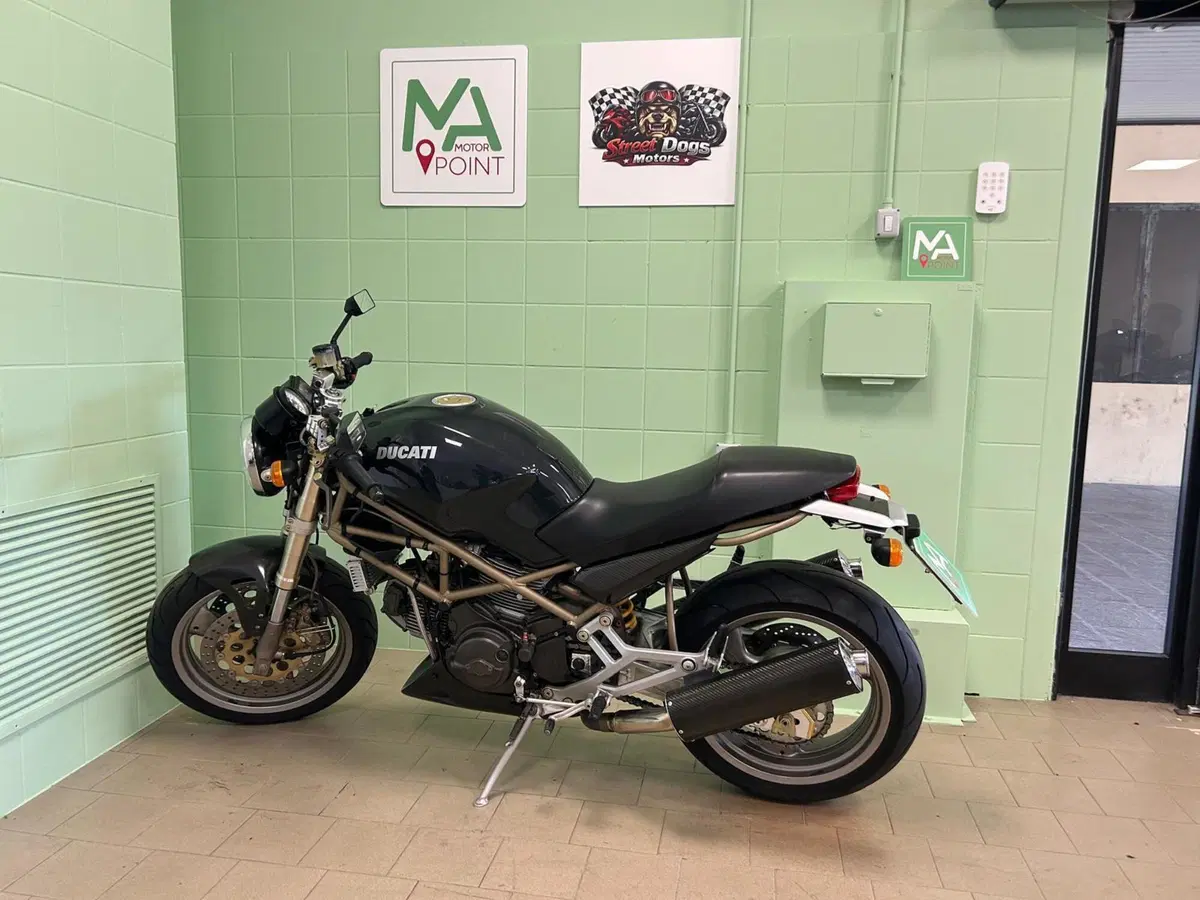 Ducati Monster 900 (1997 - 98) (2)