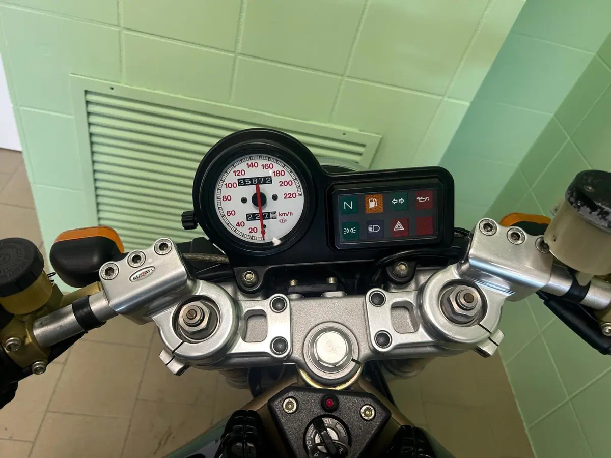 Ducati Monster 900 (1997 - 98) (5)