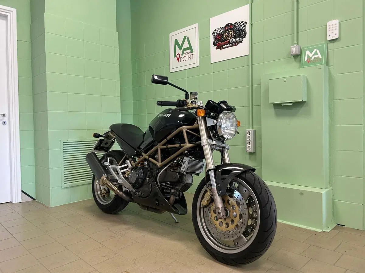 Ducati Monster 900 (1997 - 98) (9)