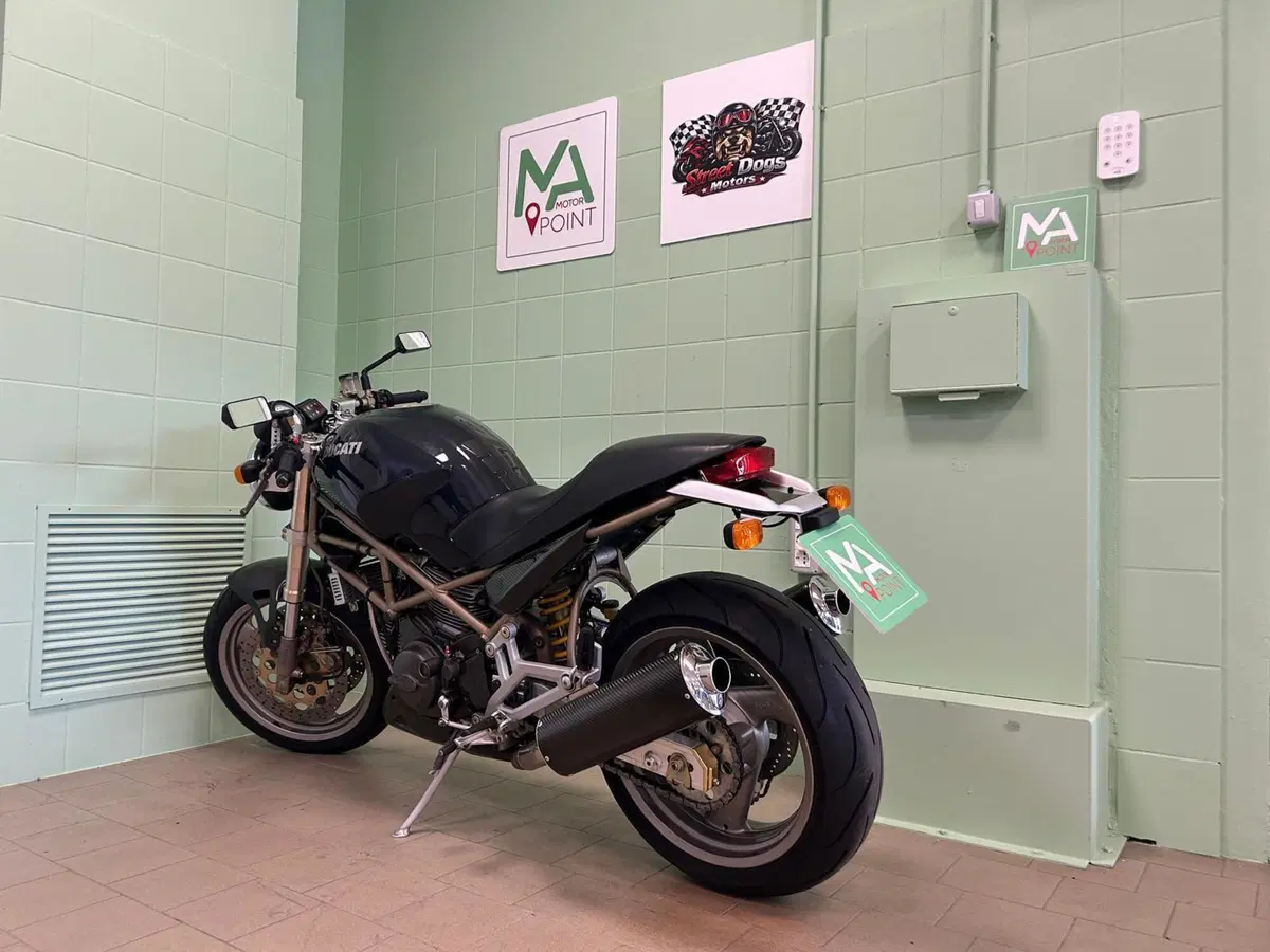 Ducati Monster 900 (1997 - 98) (12)