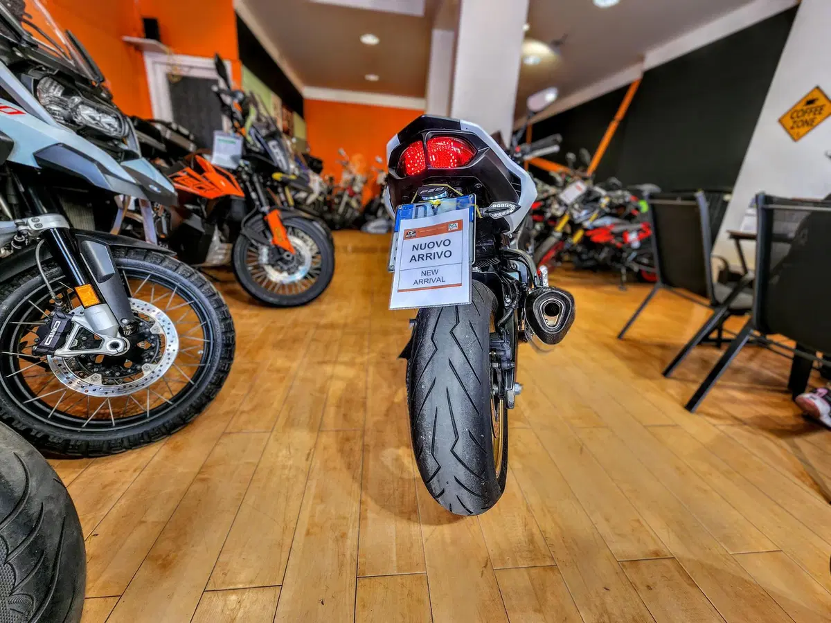 Yamaha FZ8 (2010 - 12) (4)