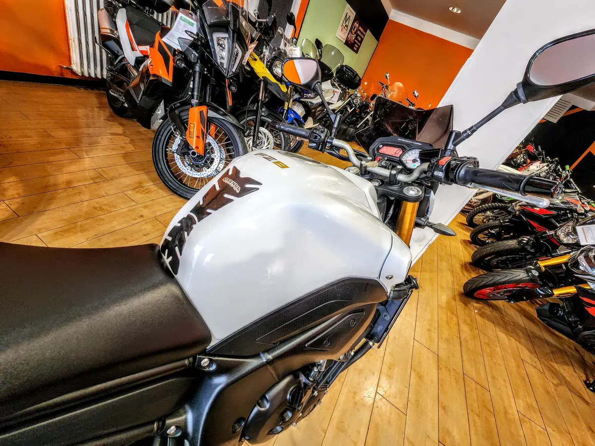 Yamaha FZ8 (2010 - 12) (7)