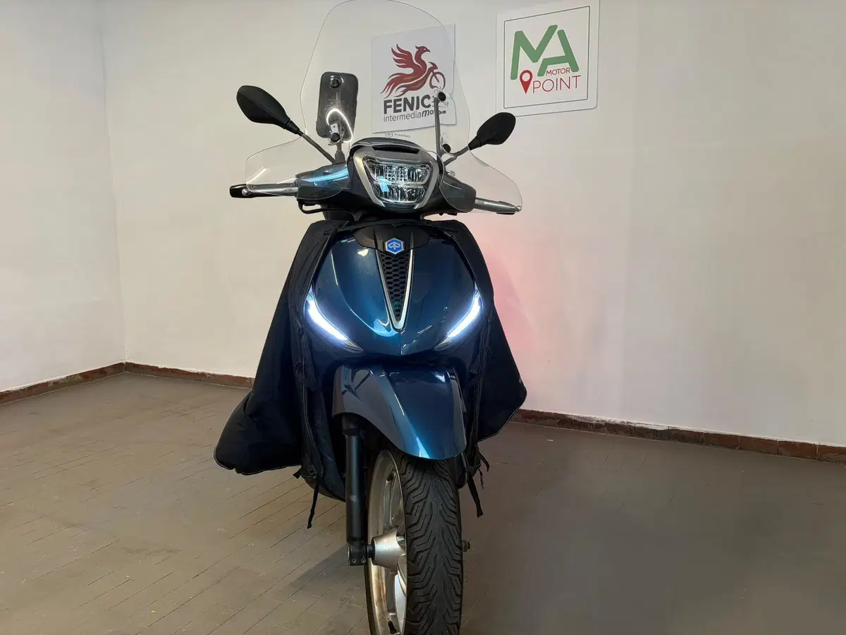 Piaggio Beverly 300 Hpe (2021) (2)