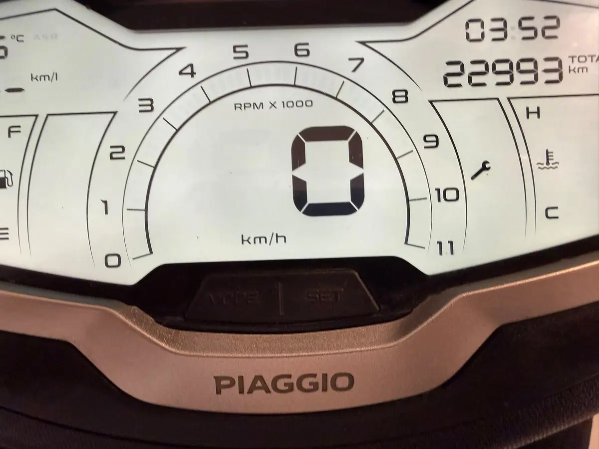 Piaggio Beverly 300 Hpe (2021) (5)
