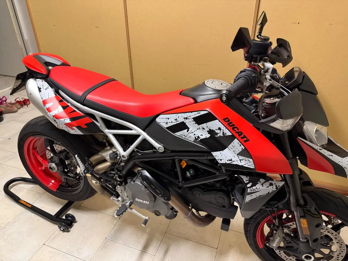 Ducati Hypermotard 950 RVE (2022 - 25) (2)