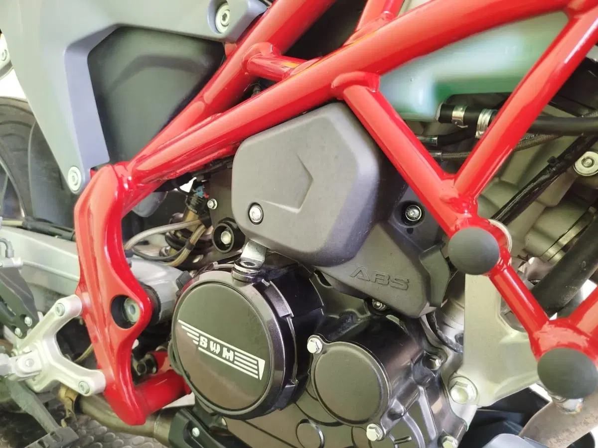 Swm Varez 125 (2022 - 23) (10)
