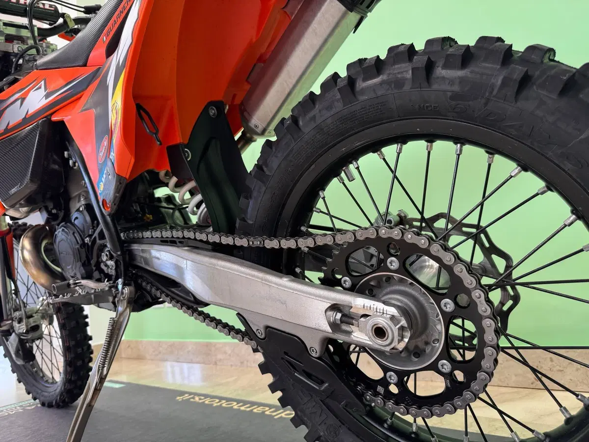 KTM 300 EXC (2025) (11)