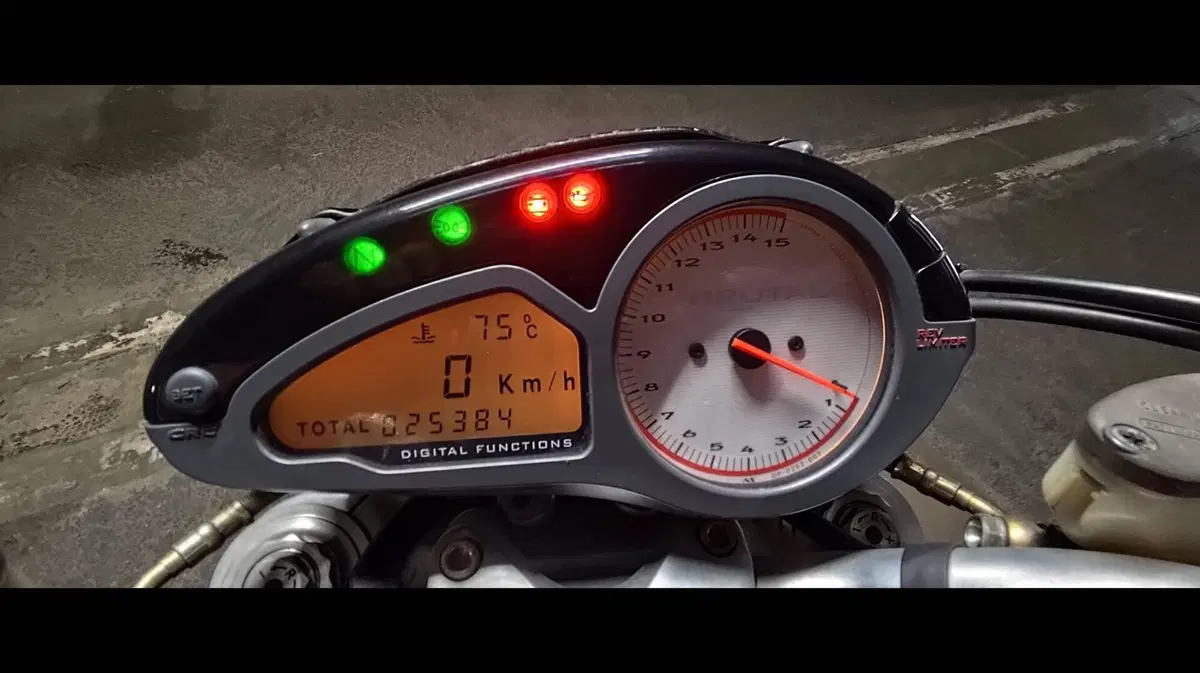 MV Agusta Brutale 910 S (2005 - 11) (6)