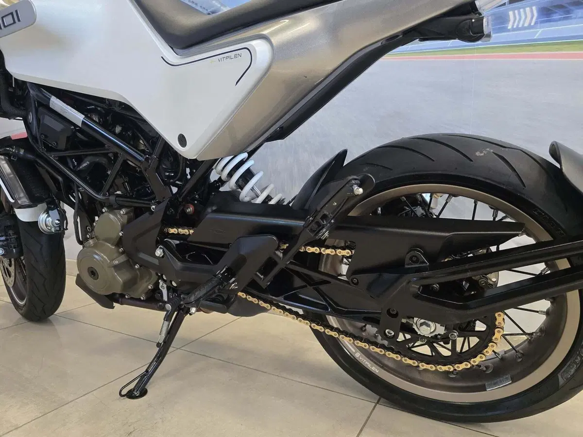 Husqvarna Vitpilen 401 (2021 - 23) (14)