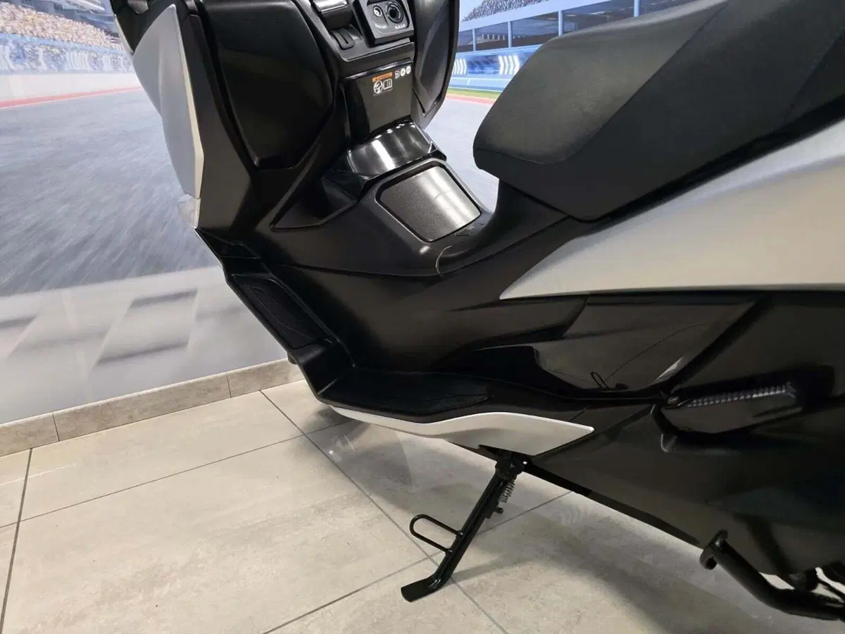 Suzuki Burgman 400 (2022 - 24) (11)