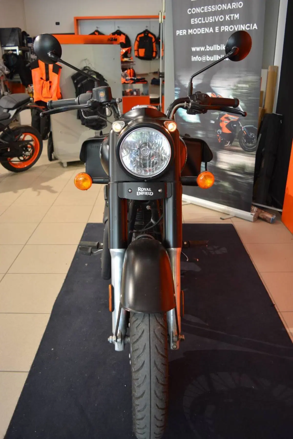 Royal Enfield Classic 350 (2021 - 26) (7)