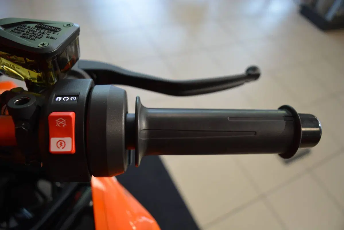 KTM 790 Duke L (2023 - 24) (11)