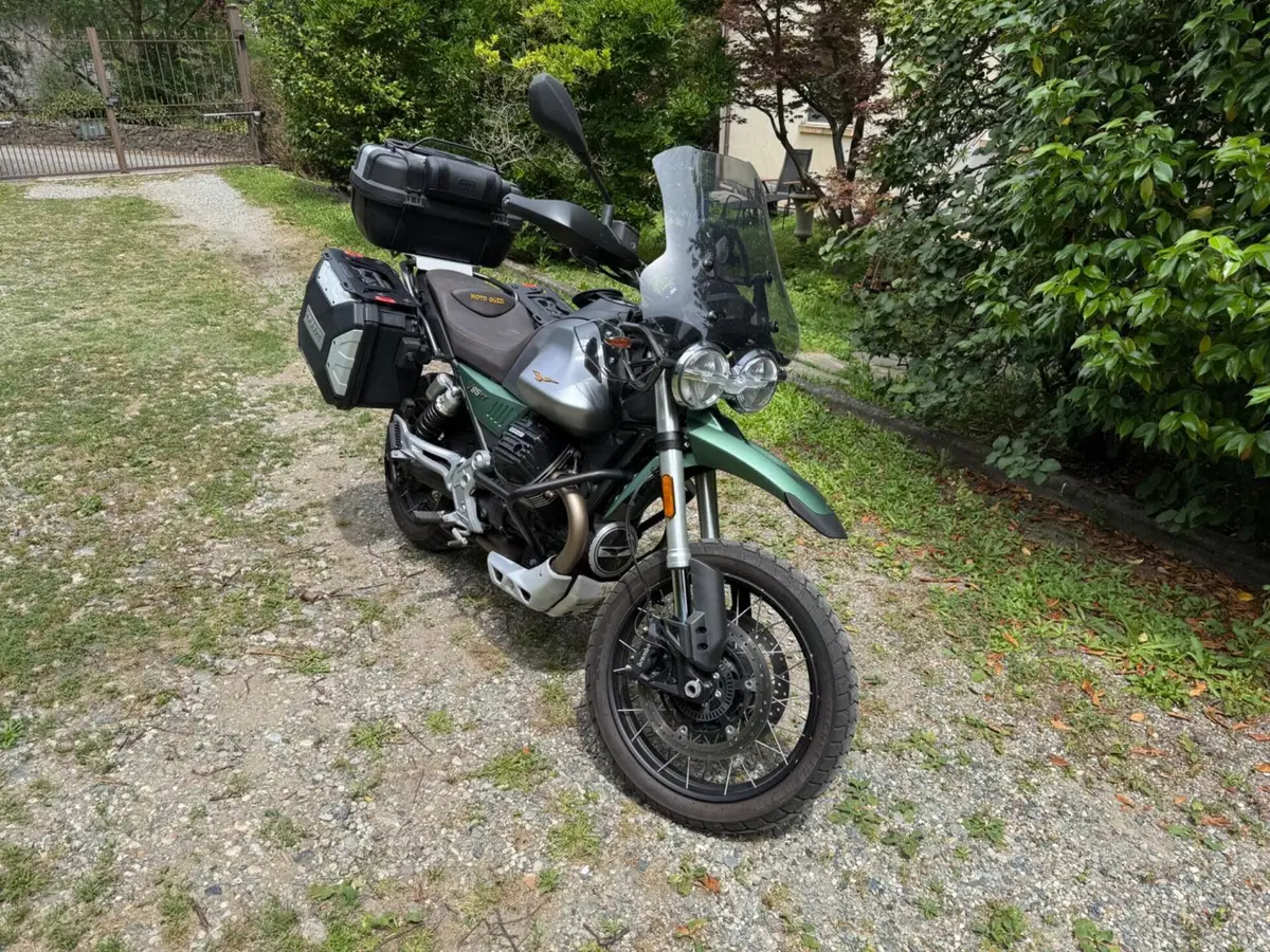 Moto Guzzi V85 TT Centenario (2021 - 22) (3)