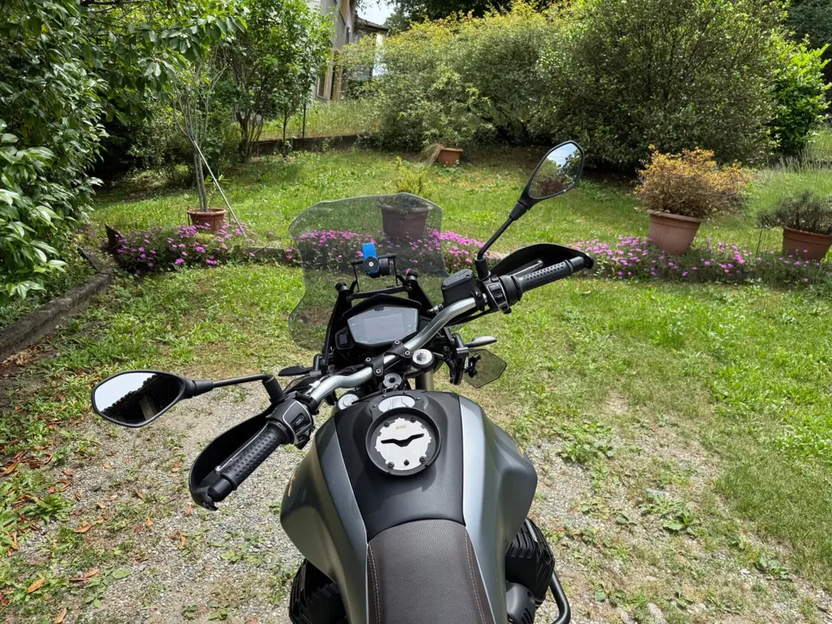 Moto Guzzi V85 TT Centenario (2021 - 22) (6)