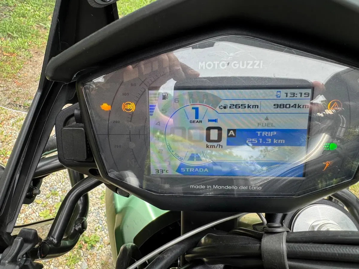 Moto Guzzi V85 TT Centenario (2021 - 22) (7)