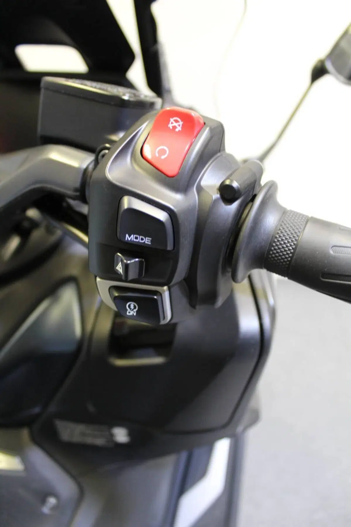 Yamaha T-Max 560 (2022 - 24) (11)