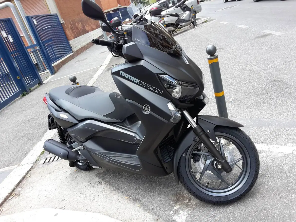 Yamaha X-Max 250 Momodesign (2015 - 16)