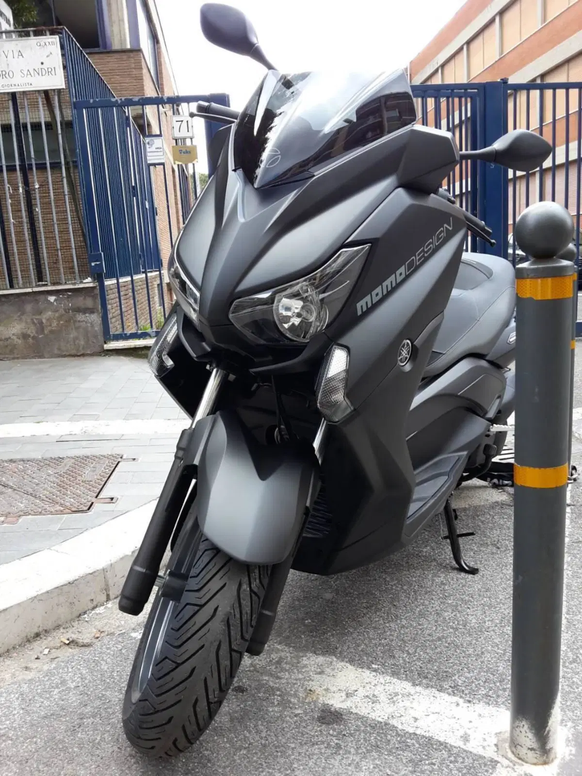 Yamaha X-Max 250 Momodesign (2015 - 16) (3)
