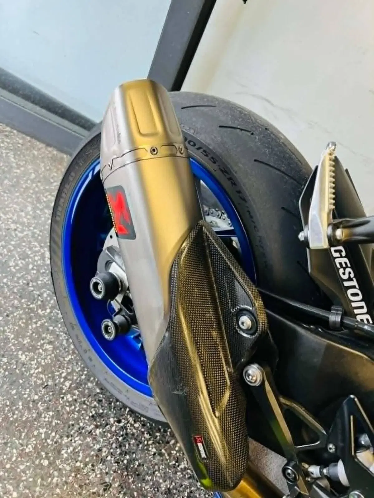 Yamaha YZF R1 (2020 - 25) (10)