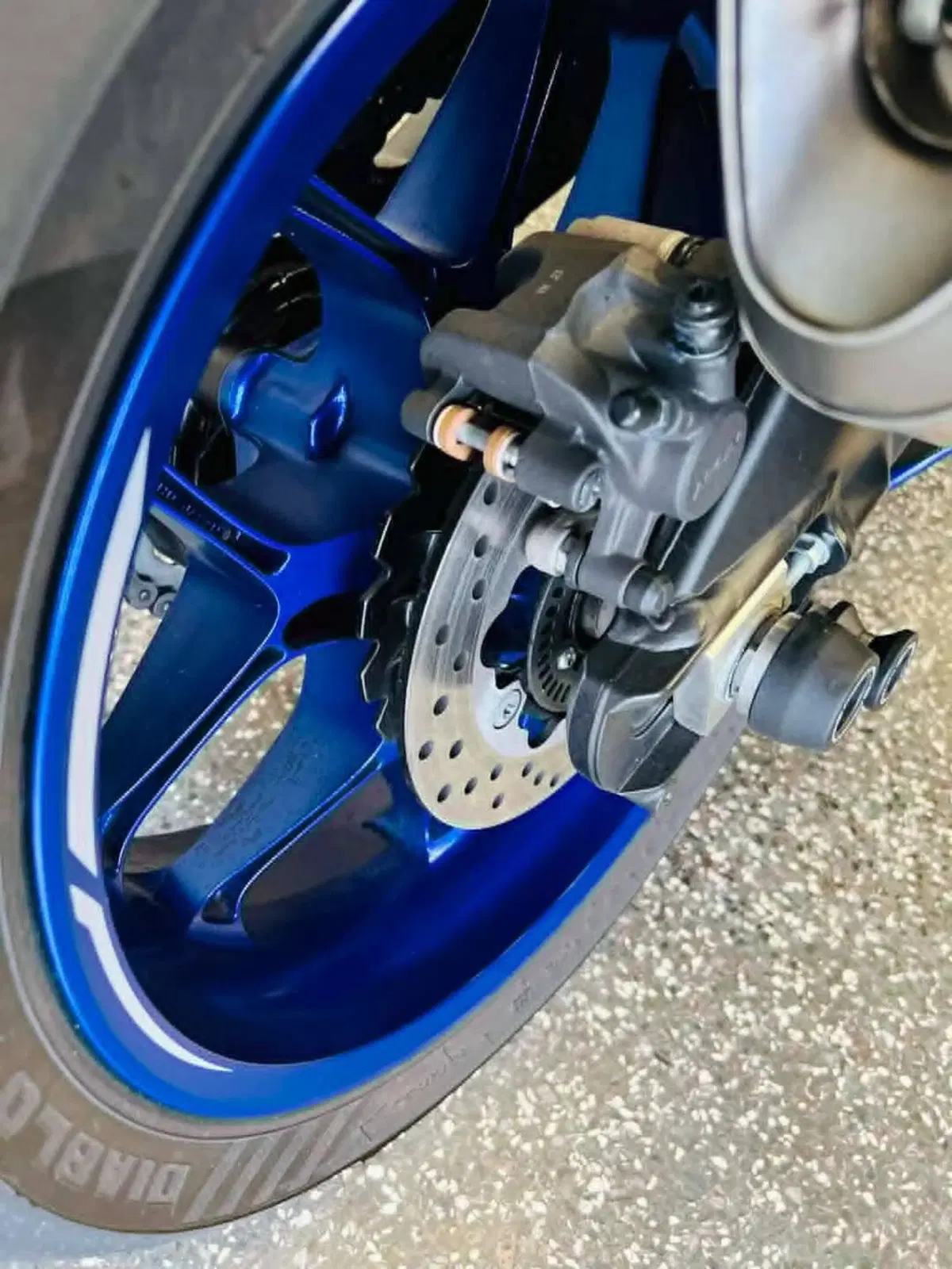 Yamaha YZF R1 (2020 - 25) (11)