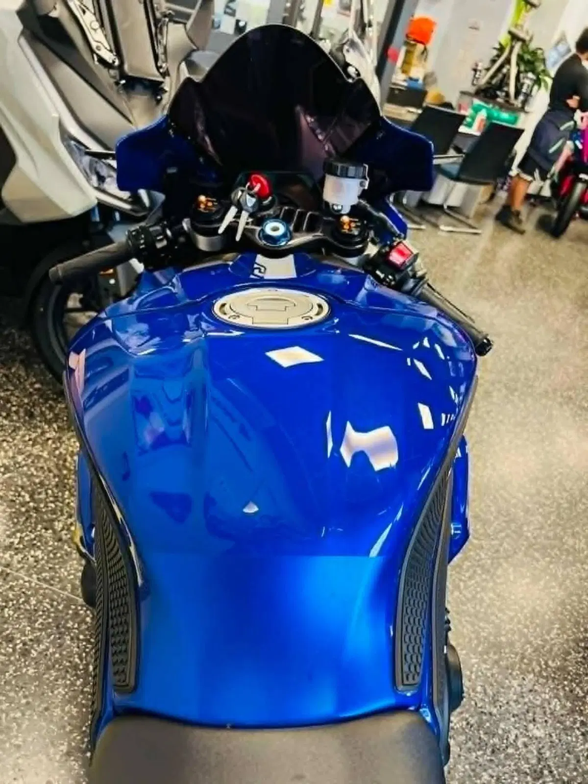 Yamaha YZF R1 (2020 - 25) (12)
